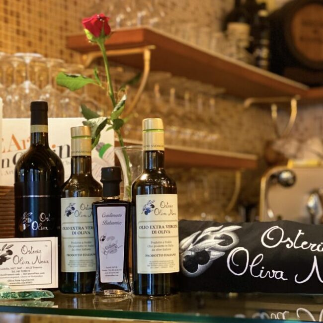 Venezia - Osteria Oliva Nera - Dettagli Interno del Locale